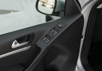 Подержанный автомобиль Volkswagen Tiguan 2012 года (16 фото)