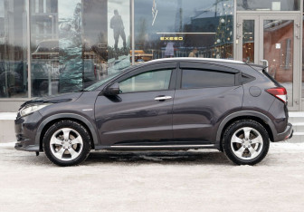 Подержанный автомобиль Honda Vezel 2013 года (8 фото)