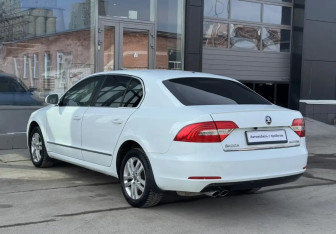 Подержанный автомобиль Skoda Superb Liftback 2014 года (5 фото)