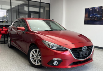 Подержанный автомобиль Mazda Axela Hatchback 2016 года (3 фото)