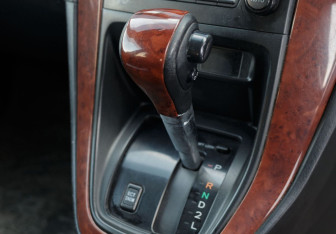 Подержанный автомобиль Toyota Harrier 2002 года (14 фото)