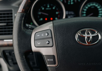 Подержанный автомобиль Toyota Land Cruiser Suv 2008 года (12 фото)