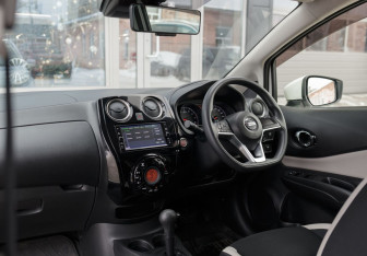 Подержанный автомобиль Nissan Note 2020 года (10 фото)