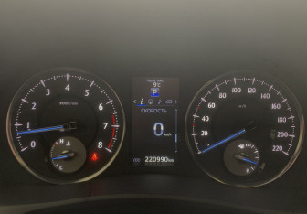 Подержанный автомобиль Toyota Alphard 2017 года (19 фото)