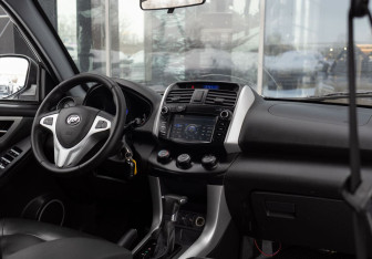 Подержанный автомобиль Lifan X60 2016 года (10 фото)