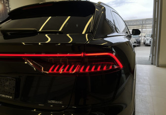 Подержанный автомобиль Audi Q8 2020 года (6 фото)