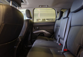 Подержанный автомобиль Mitsubishi Outlander 2008 года (14 фото)