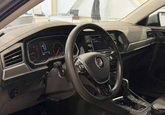 Подержанный автомобиль Volkswagen Jetta Sedan 2020 года (8 фото)