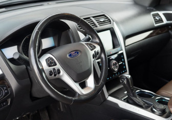 Подержанный автомобиль Ford Explorer 2012 года (11 фото)