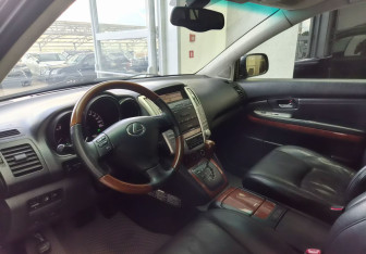 Подержанный автомобиль Lexus RX 2004 года (7 фото)