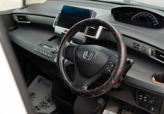 Подержанный автомобиль Honda Freed 2012 года (11 фото)