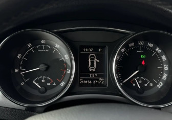 Подержанный автомобиль Skoda Superb Liftback 2014 года (21 фото)
