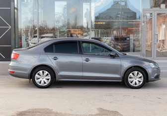 Подержанный автомобиль Volkswagen Jetta Sedan 2013 года (4 фото)