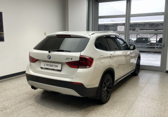 Подержанный автомобиль BMW X1 2012 года (4 фото)