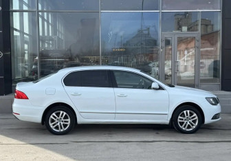 Подержанный автомобиль Skoda Superb Liftback 2014 года (2 фото)