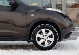 Подержанный автомобиль Nissan Juke 2012 года (9 фото)