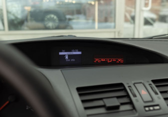 Подержанный автомобиль Mazda 3 Sedan 2011 года (14 фото)