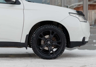 Подержанный автомобиль Mitsubishi Outlander 2013 года (9 фото)