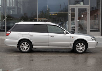 Подержанный автомобиль Subaru Legacy Wagon 2001 года (4 фото)
