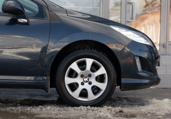 Подержанный автомобиль Peugeot 408 2012 года (9 фото)