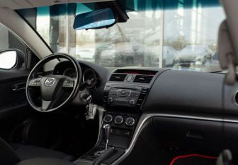 Подержанный автомобиль Mazda 6 Sedan 2011 года (10 фото)