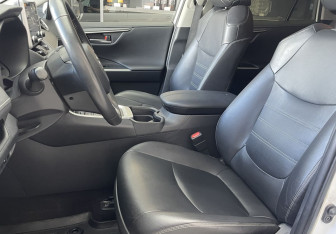 Подержанный автомобиль Toyota RAV4 2019 года (8 фото)