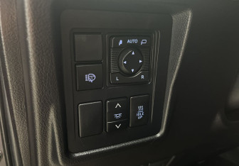 Подержанный автомобиль Toyota Land Cruiser Prado 2019 года (9 фото)