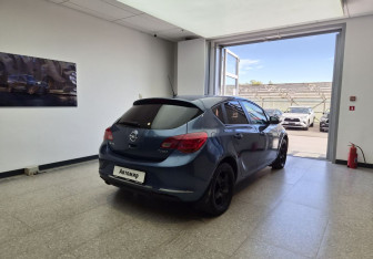 Подержанный автомобиль Opel Astra Hatchback 2012 года (4 фото)