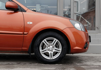 Подержанный автомобиль Kia Rio Hatchback 2009 года (9 фото)