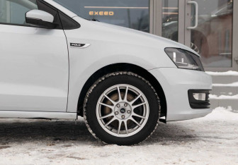 Подержанный автомобиль Volkswagen Polo Sedan 2018 года (9 фото)