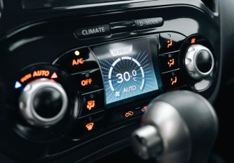 Подержанный автомобиль Nissan Juke 2012 года (15 фото)