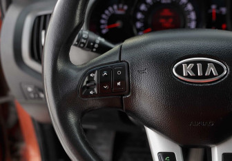 Подержанный автомобиль Kia Sportage 2011 года (12 фото)