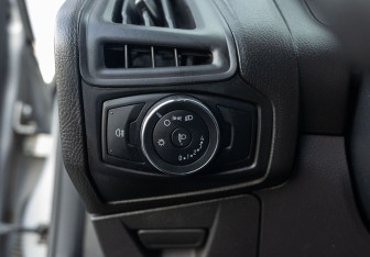 Подержанный автомобиль Ford Focus Sedan 2012 года (17 фото)