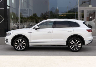 Подержанный автомобиль Volkswagen Touareg 2021 года (8 фото)