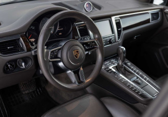 Подержанный автомобиль Porsche Macan 2015 года (11 фото)