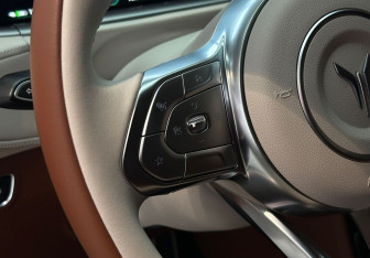 Подержанный автомобиль Voyah Free 2023 года (11 фото)