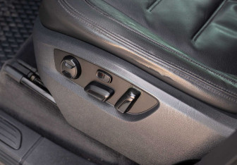 Подержанный автомобиль Volkswagen Touareg 2012 года (21 фото)