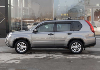 Подержанный автомобиль Nissan X-Trail 2014 года (8 фото)