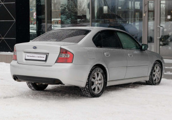 Подержанный автомобиль Subaru Legacy Sedan 2003 года (5 фото)