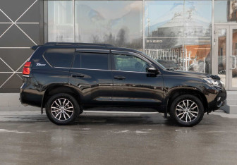 Подержанный автомобиль Toyota Land Cruiser Prado 2019 года (4 фото)