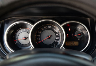 Подержанный автомобиль Nissan Tiida Hatchback 2008 года (13 фото)