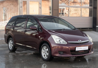 Подержанный автомобиль Toyota Wish Compactvan 2007 года (3 фото)