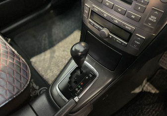 Подержанный автомобиль Toyota Avensis Sedan 2003 года (13 фото)