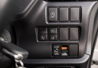 Подержанный автомобиль Toyota Esquire 2019 года (19 фото)