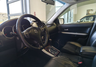Подержанный автомобиль Suzuki Grand Vitara 2006 года (7 фото)