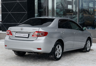 Подержанный автомобиль Toyota Corolla Sedan 2013 года (5 фото)