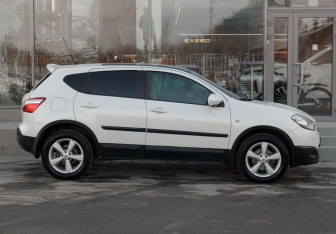 Подержанный автомобиль Nissan Qashqai 2013 года (4 фото)