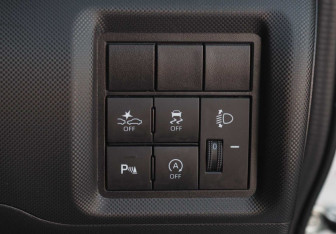 Подержанный автомобиль Daihatsu Rocky 2021 года (18 фото)