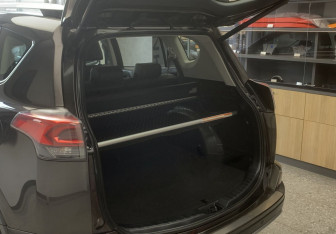 Подержанный автомобиль Toyota RAV4 2016 года (7 фото)