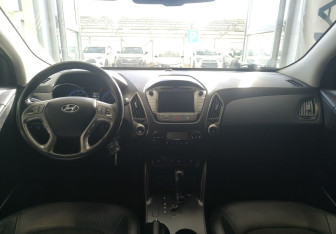 Подержанный автомобиль Hyundai ix35 2014 года (8 фото)